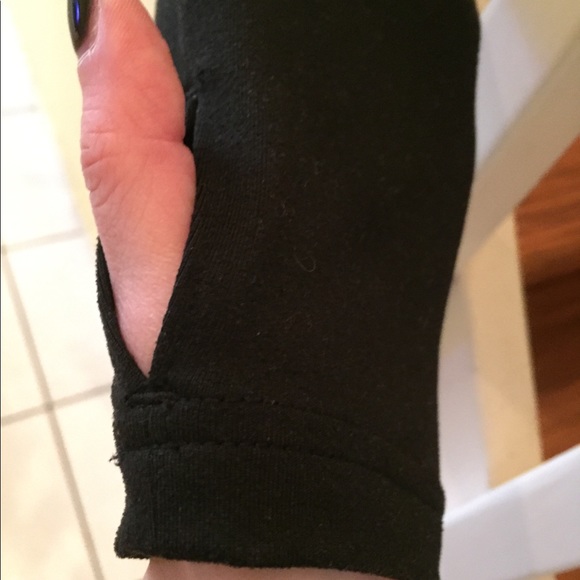 **SOLD**Abercrombie & Fitch Long Sleeve Crop Top - Picture 5 of 8